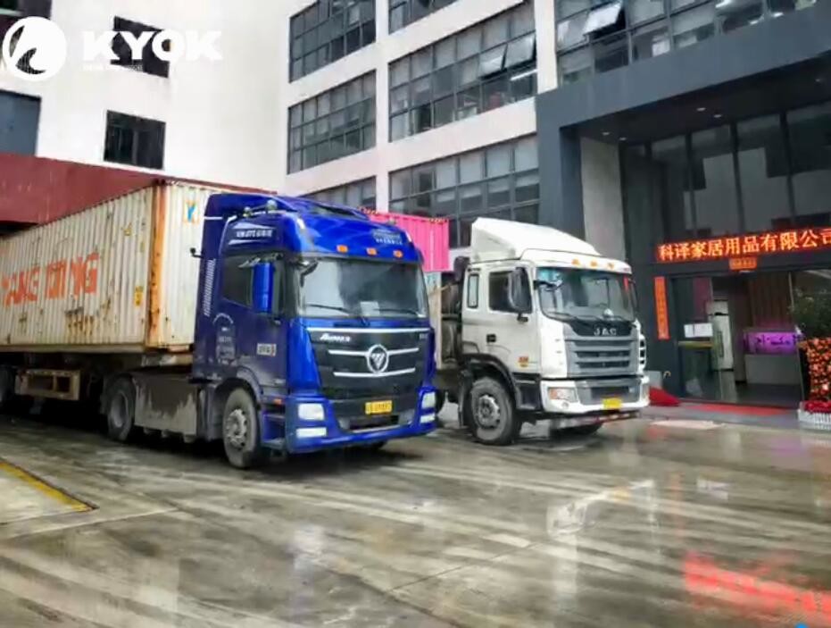 أحدث حالة شركة حول التحميل داخل المبنى في يوم ممطر